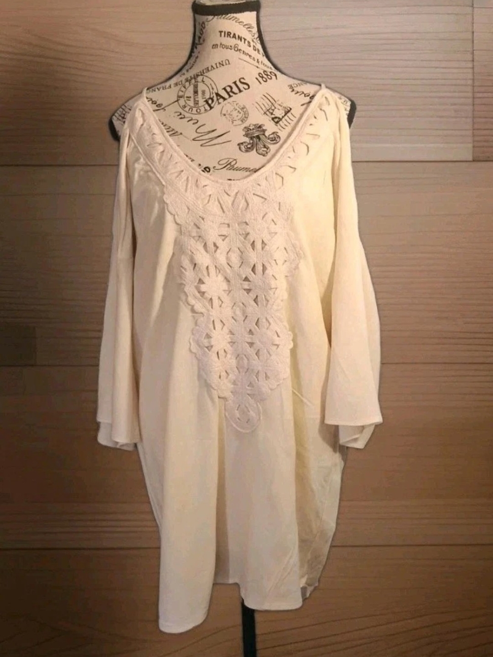 Sage Cream Colored Embroidered Inlay Mini Lined Shift Dress Cold Shoulder Sm